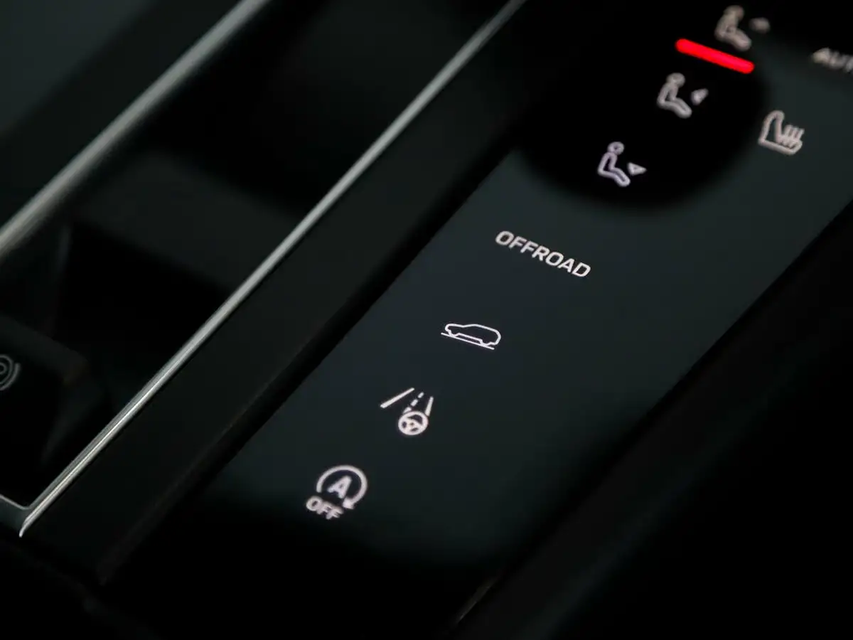 2023-porsche-macan-20-big-27