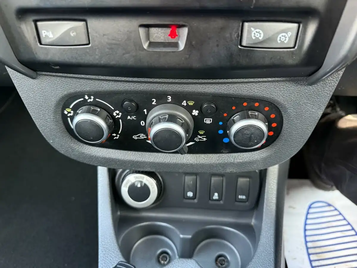 2018-dacia-duster-12-tce-nav-4x4-big-33