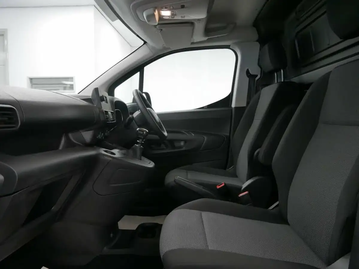 2022-toyota-proace-city-15d-active-big-3