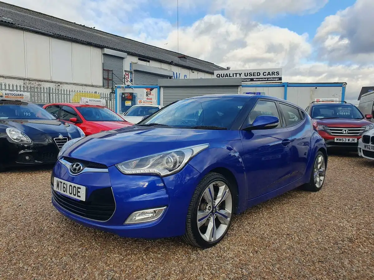 2012-hyundai-veloster-16-sport-media-pk-big-4