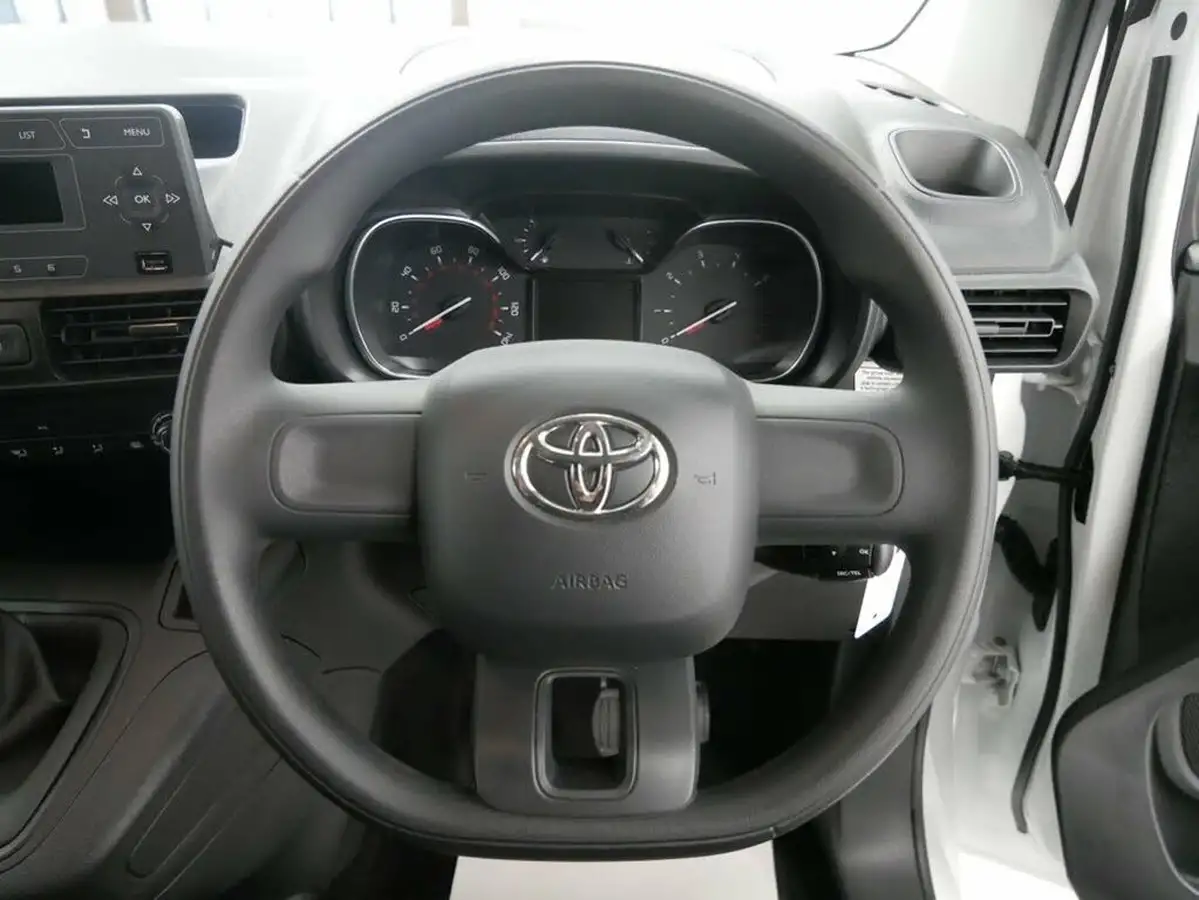 2022-toyota-proace-city-15d-active-big-25