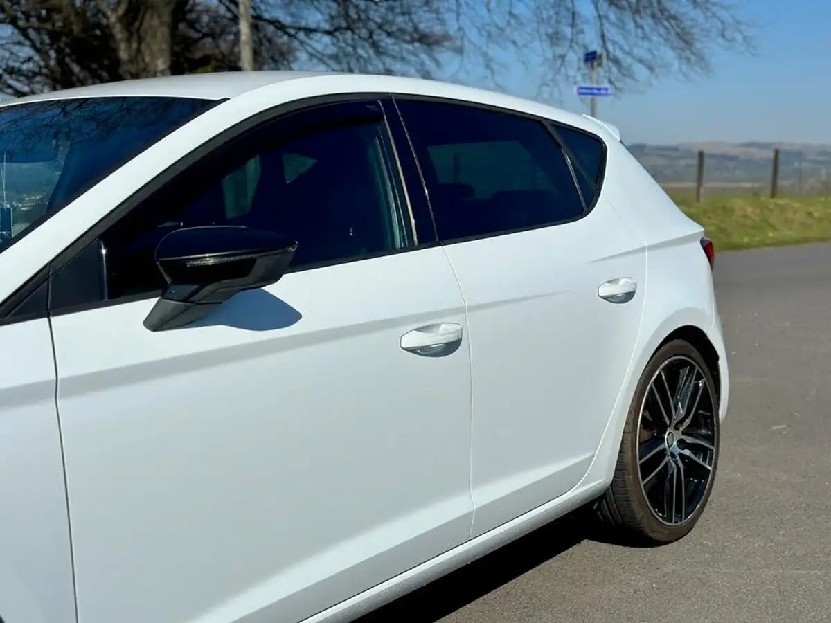 2017-seat-leon-20-tsi-cupra-300-hatchback-5d-big-12