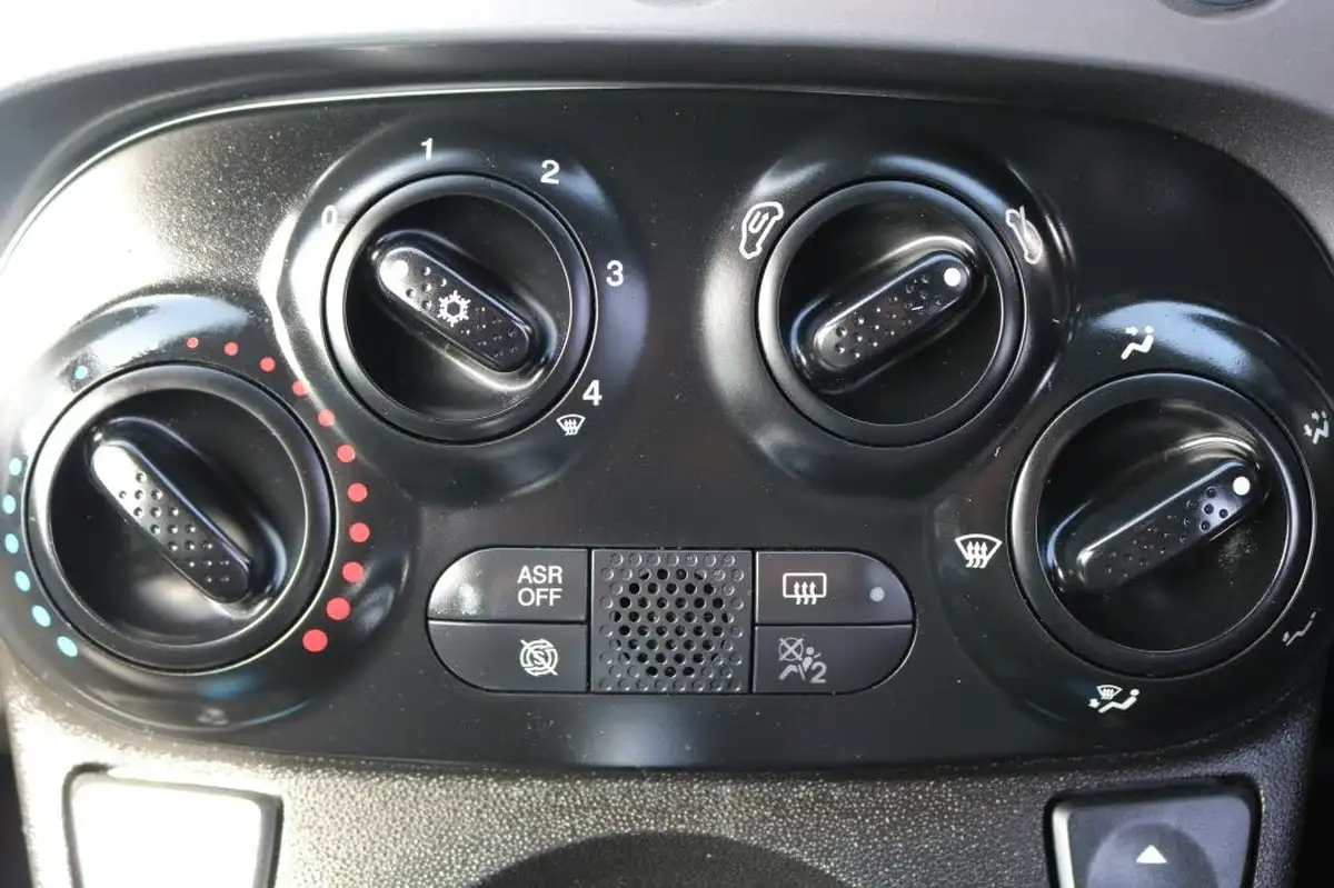 2015-fiat-500-12-s-big-22
