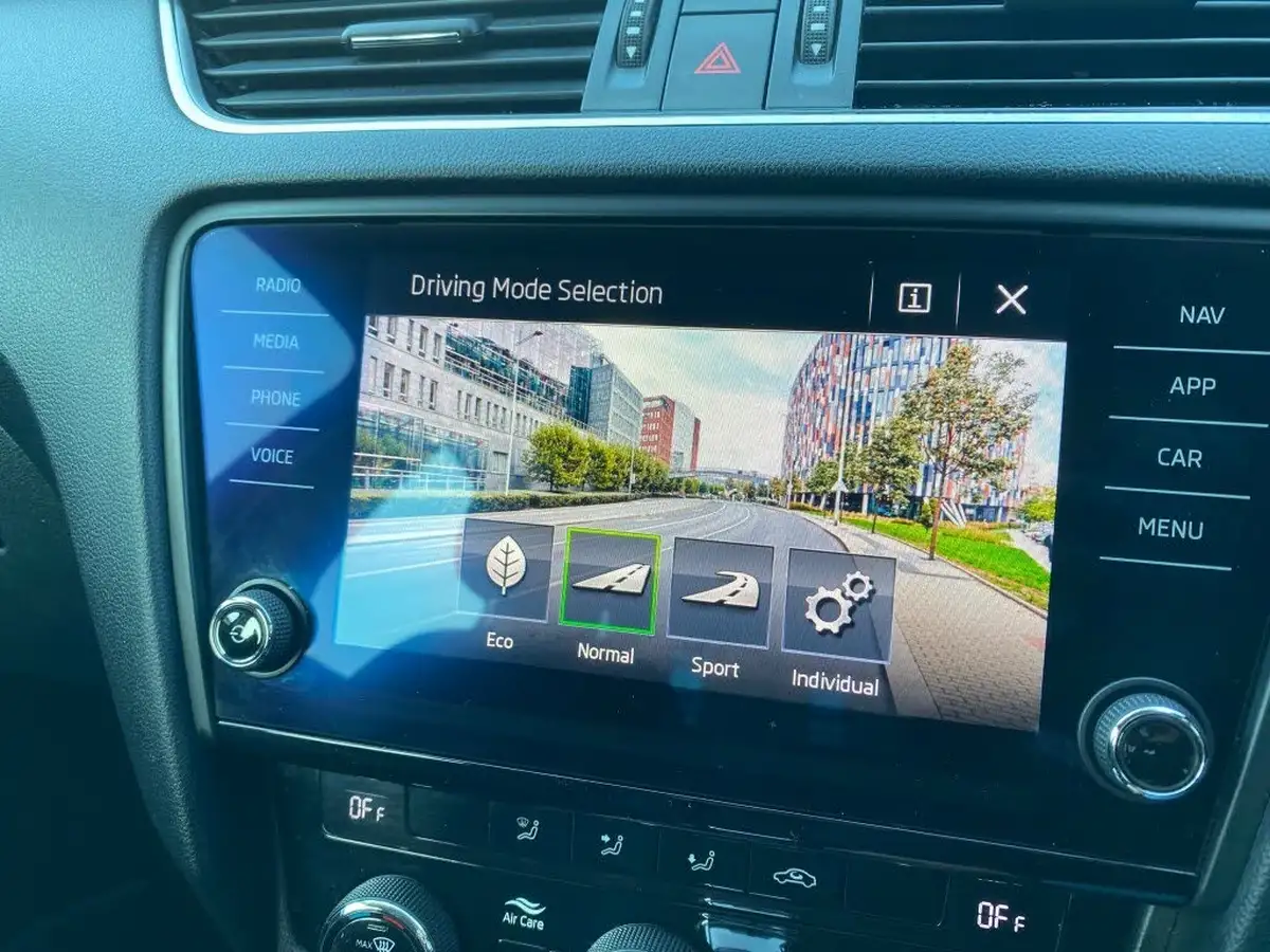 2020-skoda-octavia-15-tsi-se-drive-hatchback-dsg-big-4
