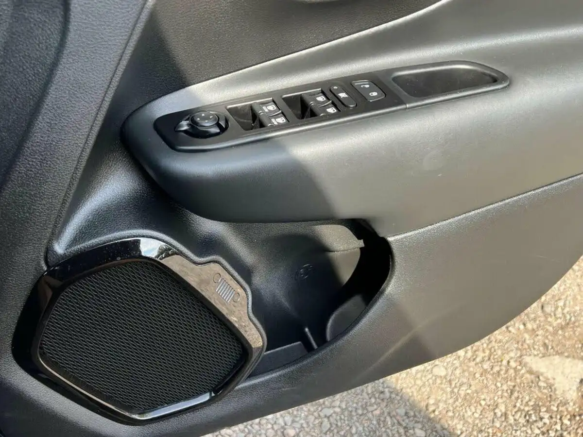 2020-jeep-renegade-13-gse-night-eagle-ii-big-31
