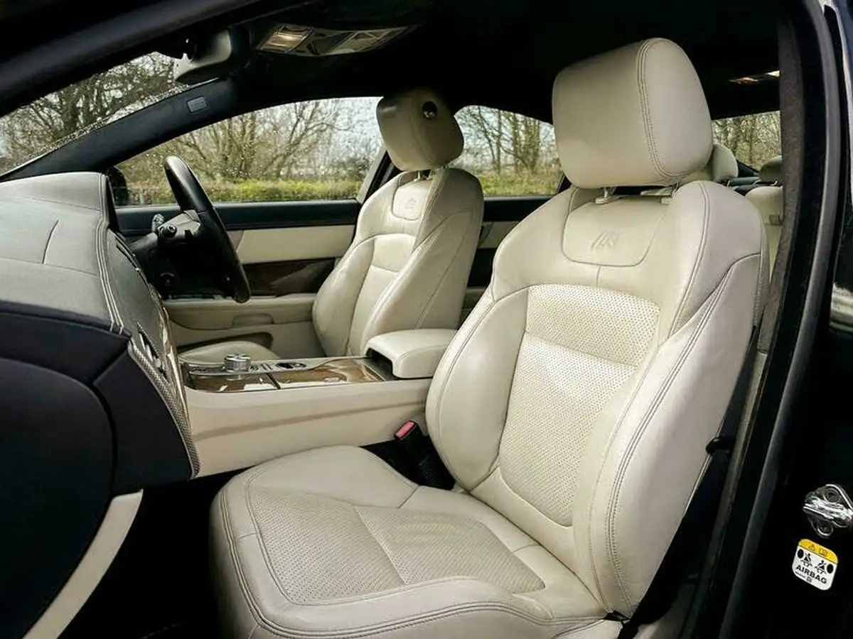 2010-jaguar-xf-50-xfr-big-21