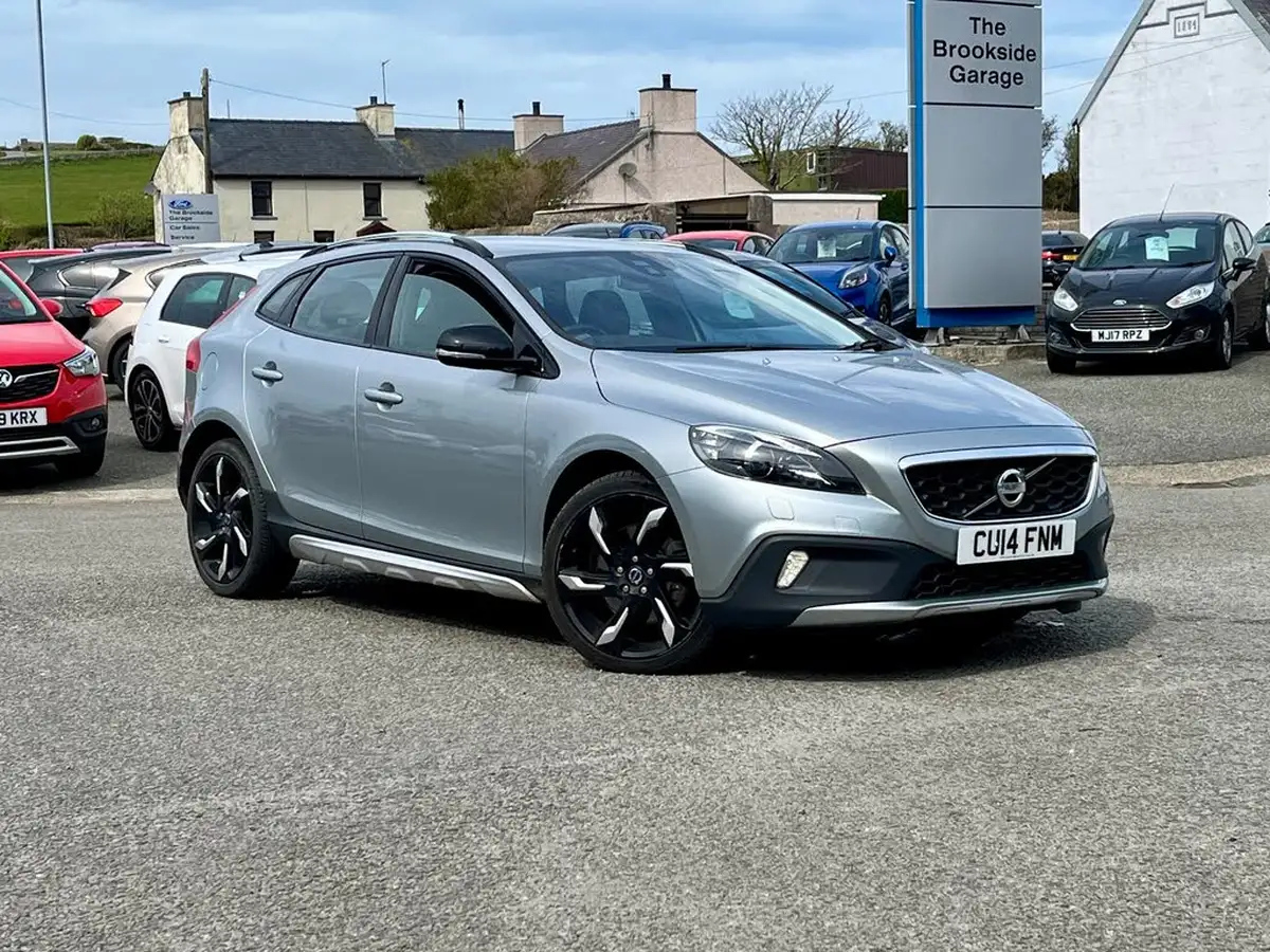 2014-volvo-v40-20td-d3-cross-country-lux-geartronic-big-0