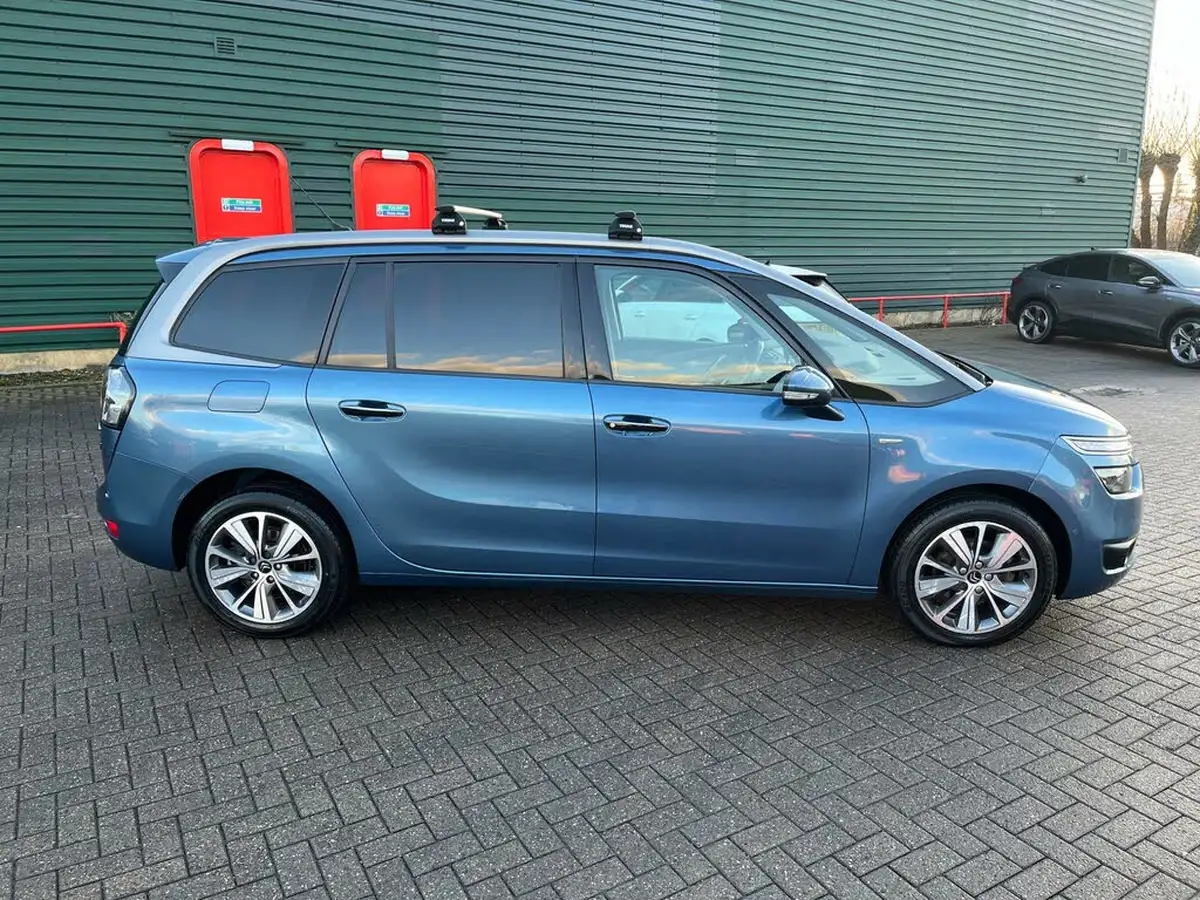 2015-citroen-grand-c4-picasso-16bluehdi-exclusive-eat6-big-6