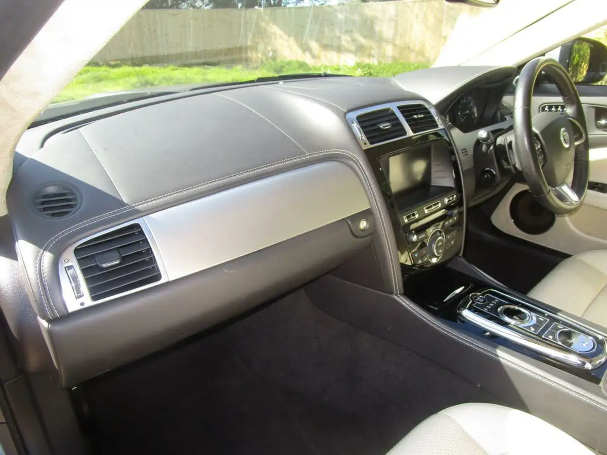 2011-jaguar-xk-50-portfolio-coupe-auto-big-18