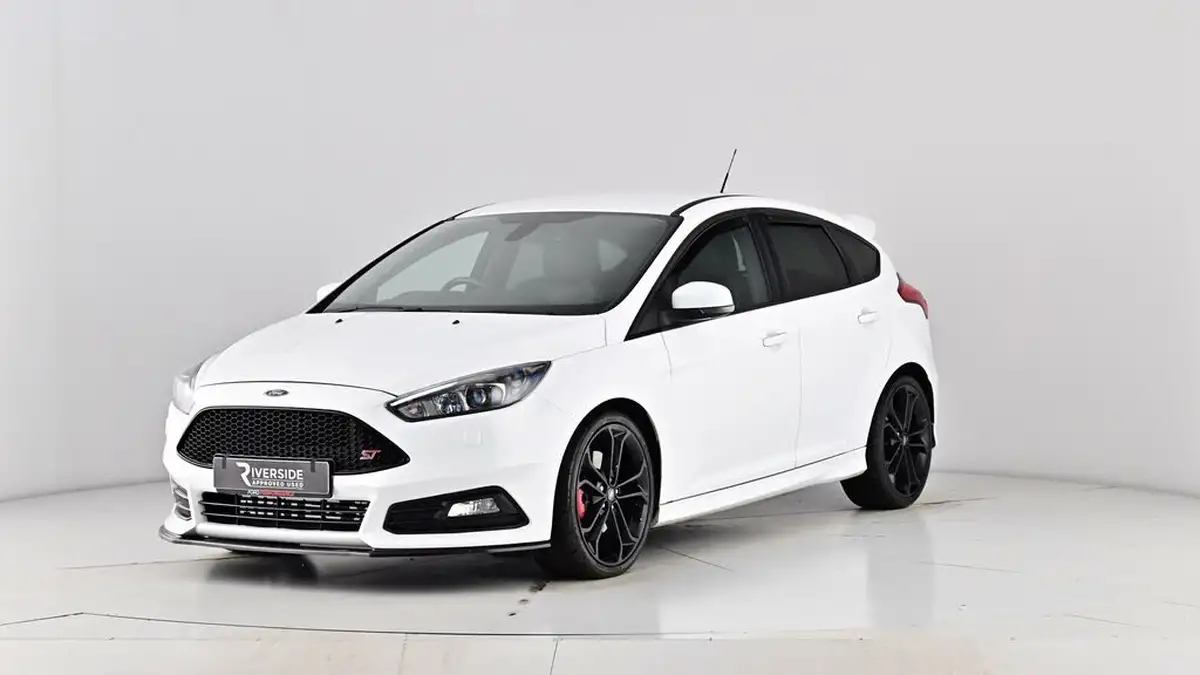 2015-ford-focus-20t-st3-hatchback-big-56