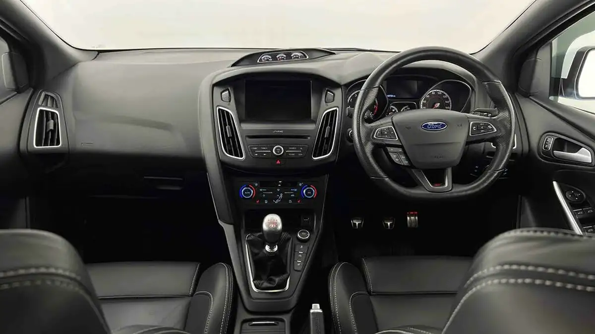 2015-ford-focus-20t-st3-hatchback-big-8