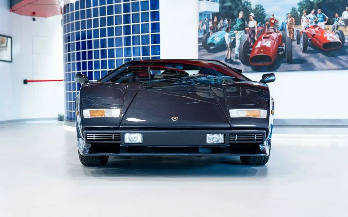1988-lamborghini-countach-52-quattrovalve-big-1