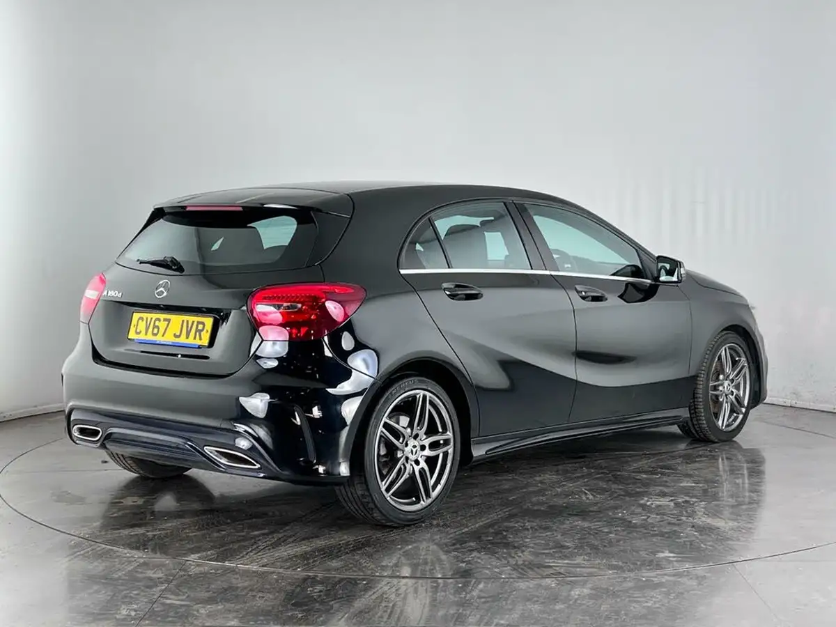 2017-mercedes-benz-a-class-15d-a180d-amg-line-ss-big-3
