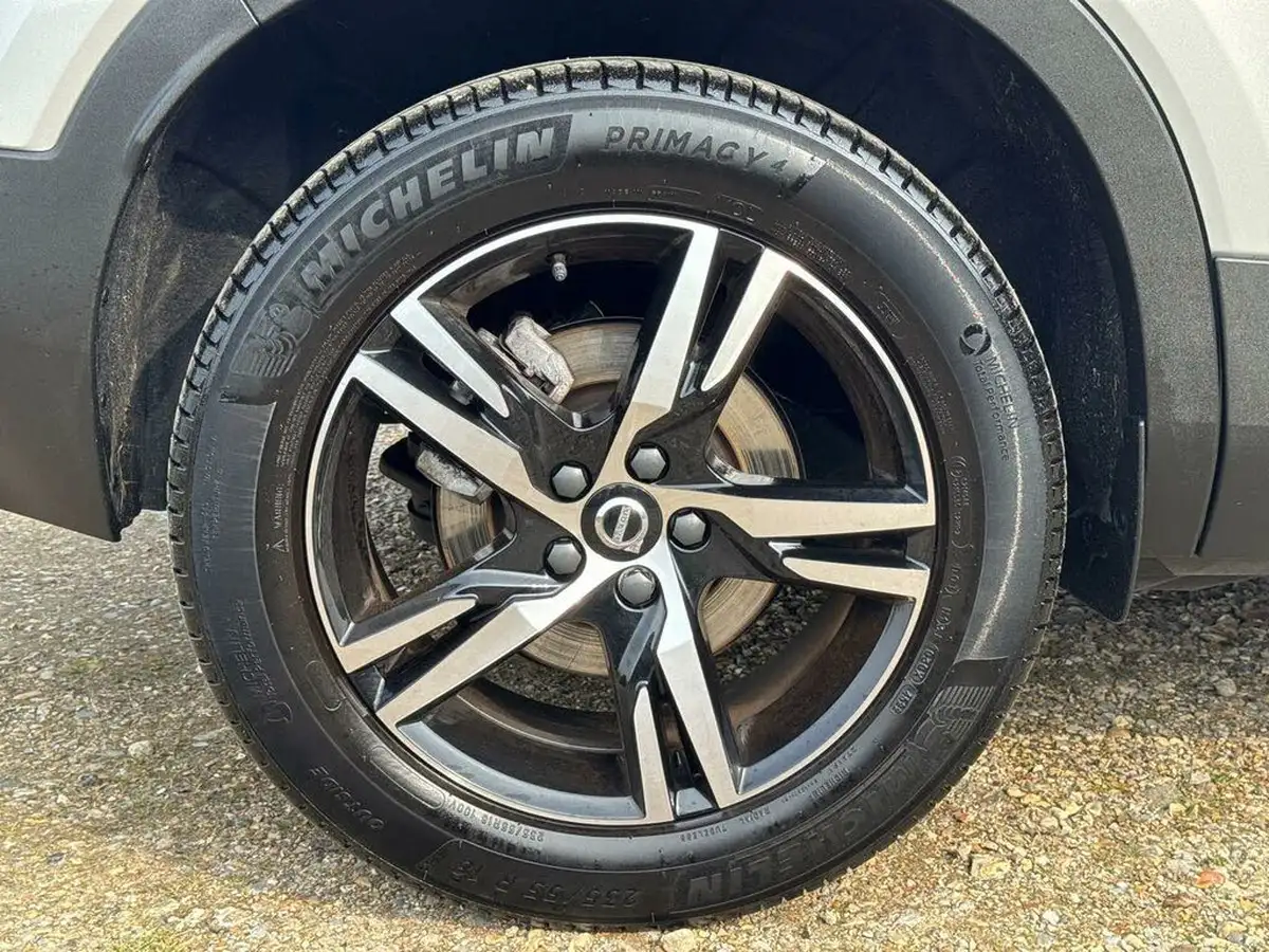 2022-volvo-xc40-20-b4-plus-awd-big-25