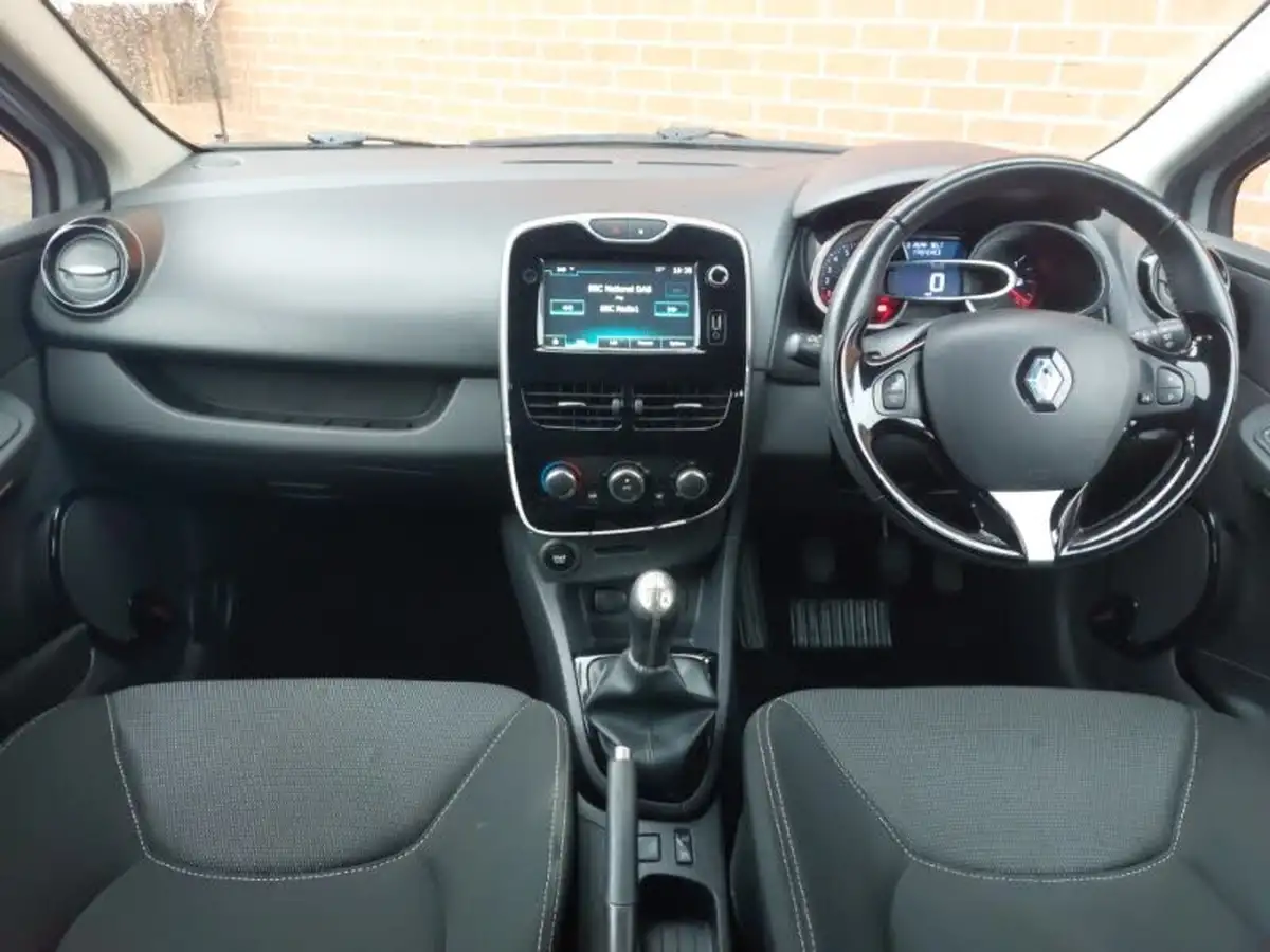 2016-renault-clio-09-tce-dynamique-nav-big-2