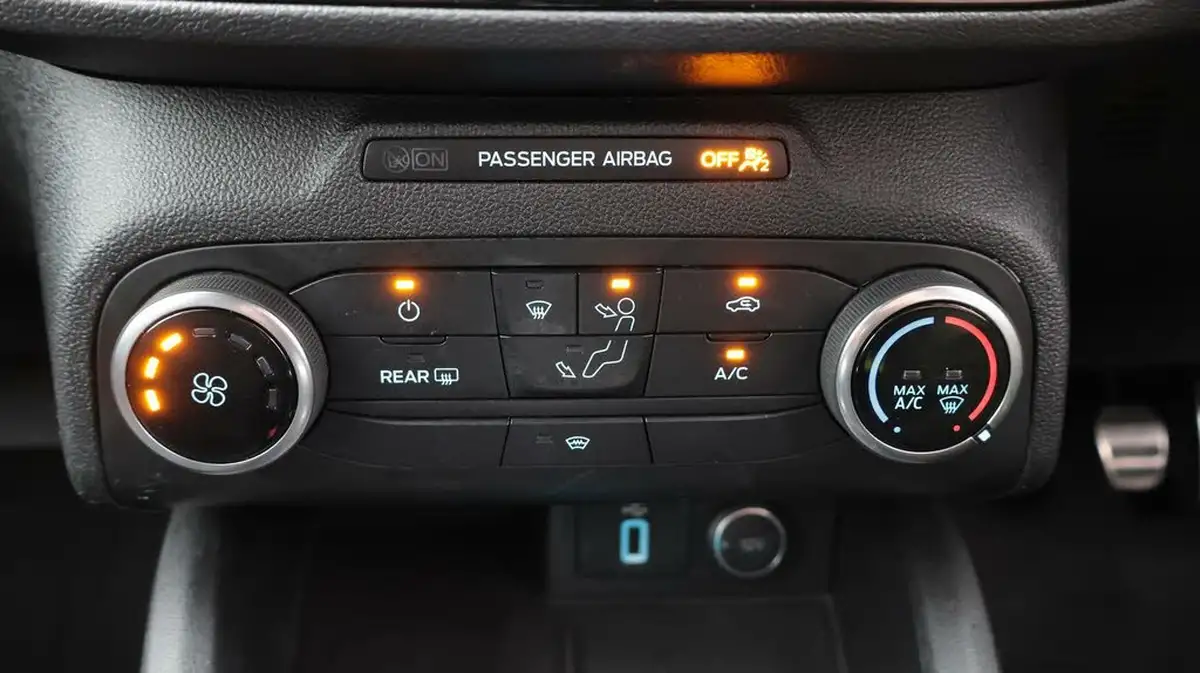 2019-ford-focus-10t-st-line-ss-hatchback-big-12