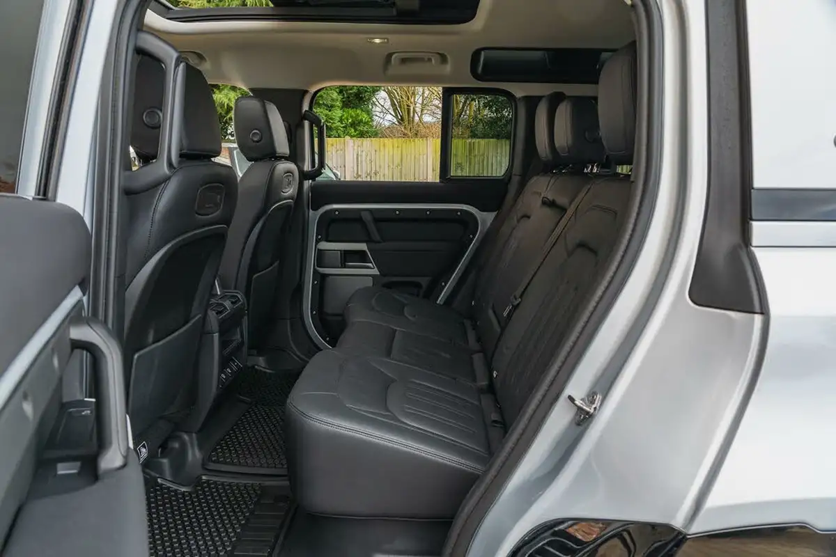 2021-land-rover-110-defender-30-d250-xs-edition-big-30