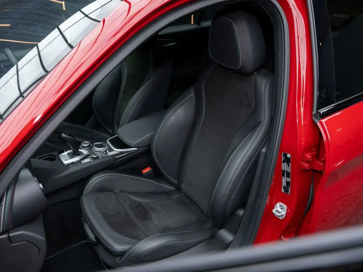 2022-alfa-romeo-giulia-29-biturbo-quadrifoglio-big-42