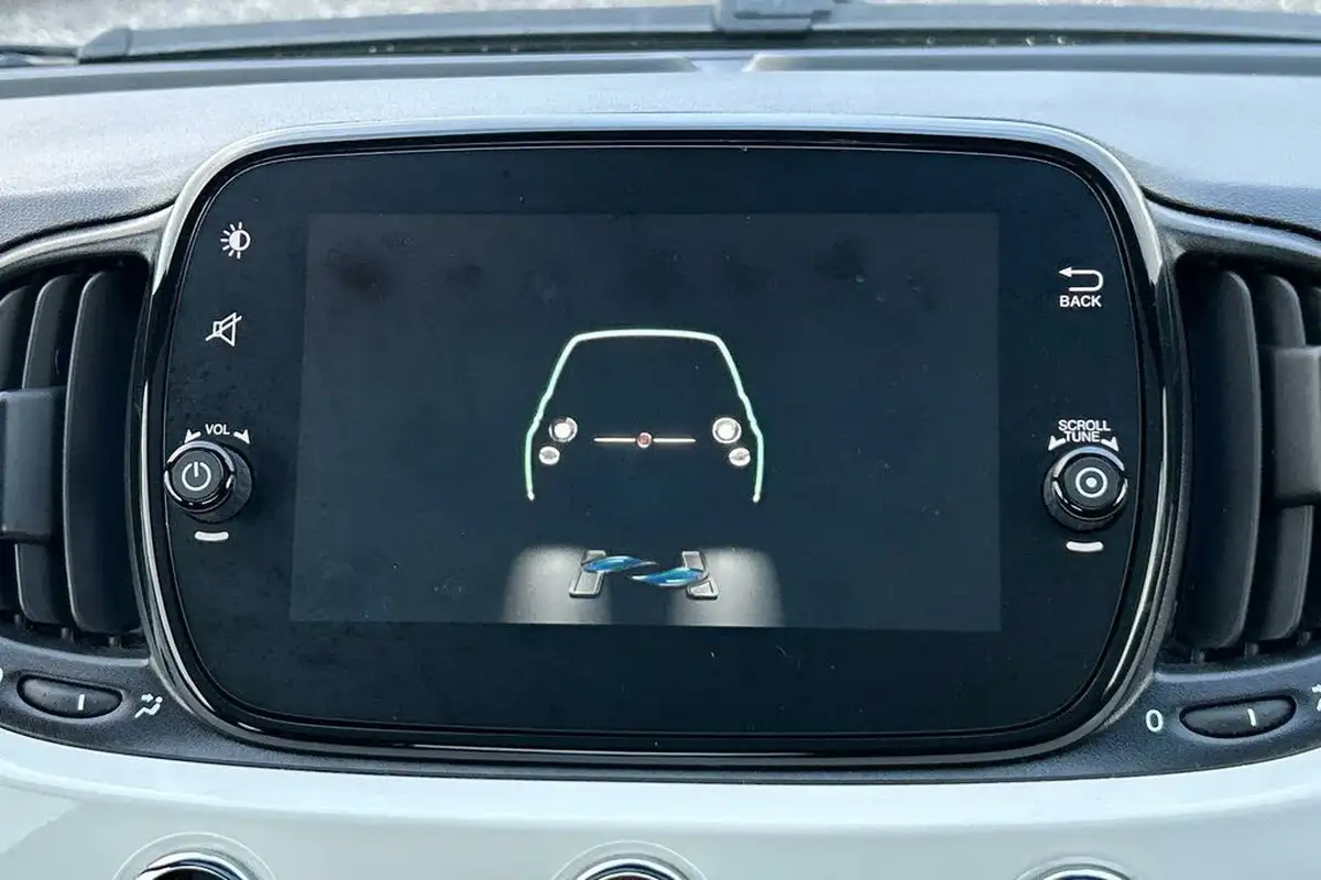 2020-fiat-500-10-lounge-big-20