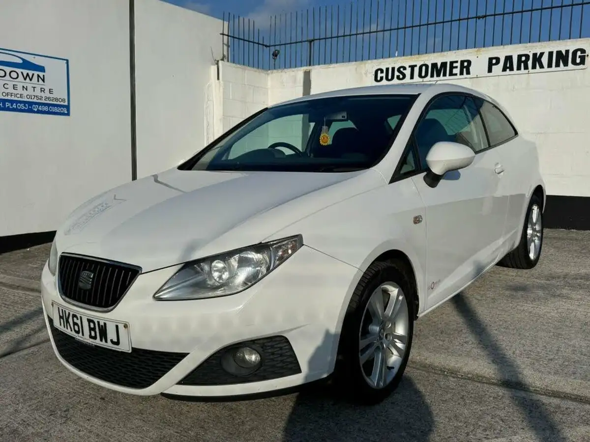 2012-seat-ibiza-14-se-copa-sportcoupe-hatchback-3d-big-0