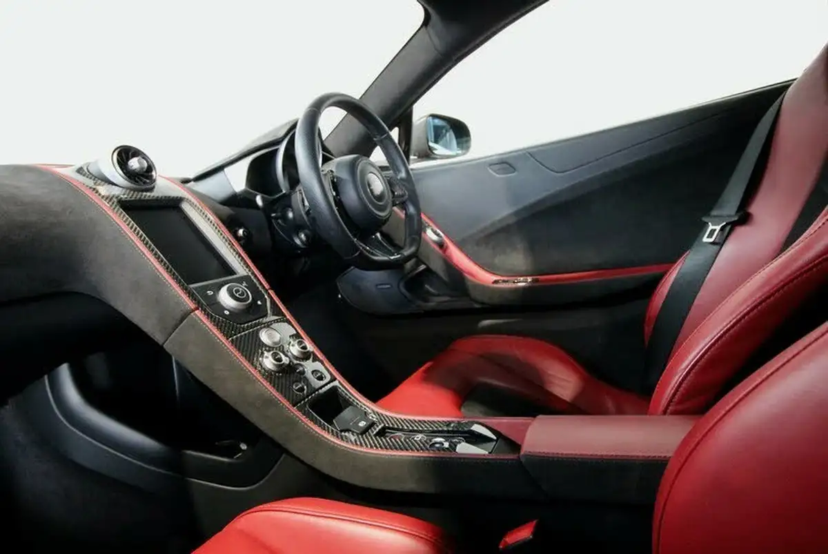2011-mclaren-12c-38-big-24