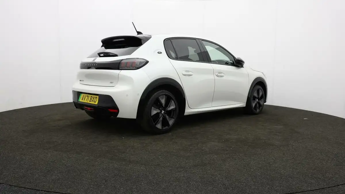 2021-peugeot-208-e-gt-premium-big-26