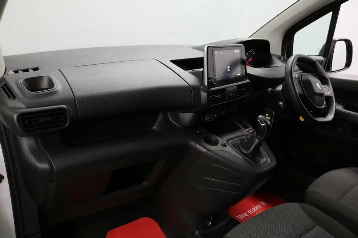 2019-peugeot-partner-15-bluehdi-1000-professional-100ps-eu6dt-panel-big-23