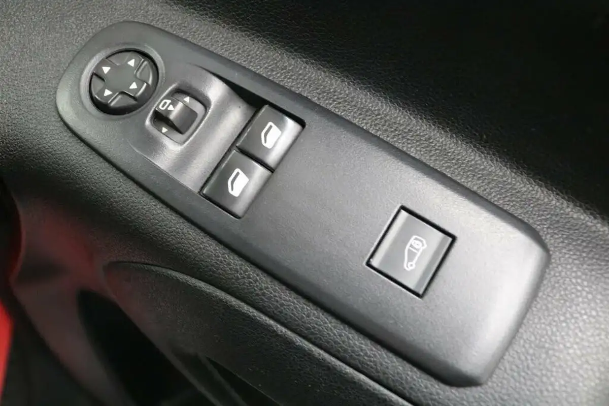2019-peugeot-partner-15-bluehdi-1000-professional-100ps-eu6dt-panel-big-48