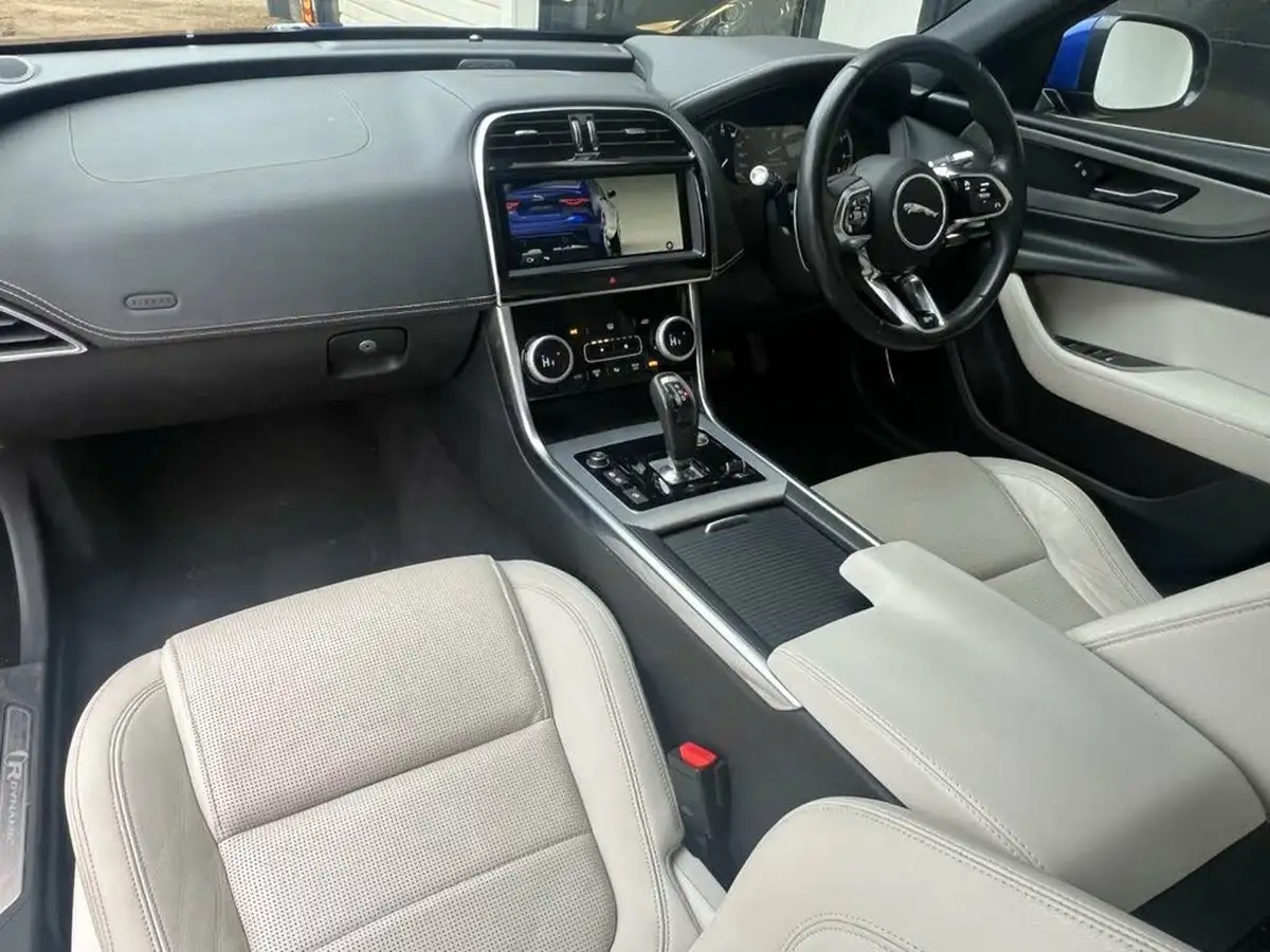 2020-jaguar-xe-20i-r-dynamic-s-250ps-big-2