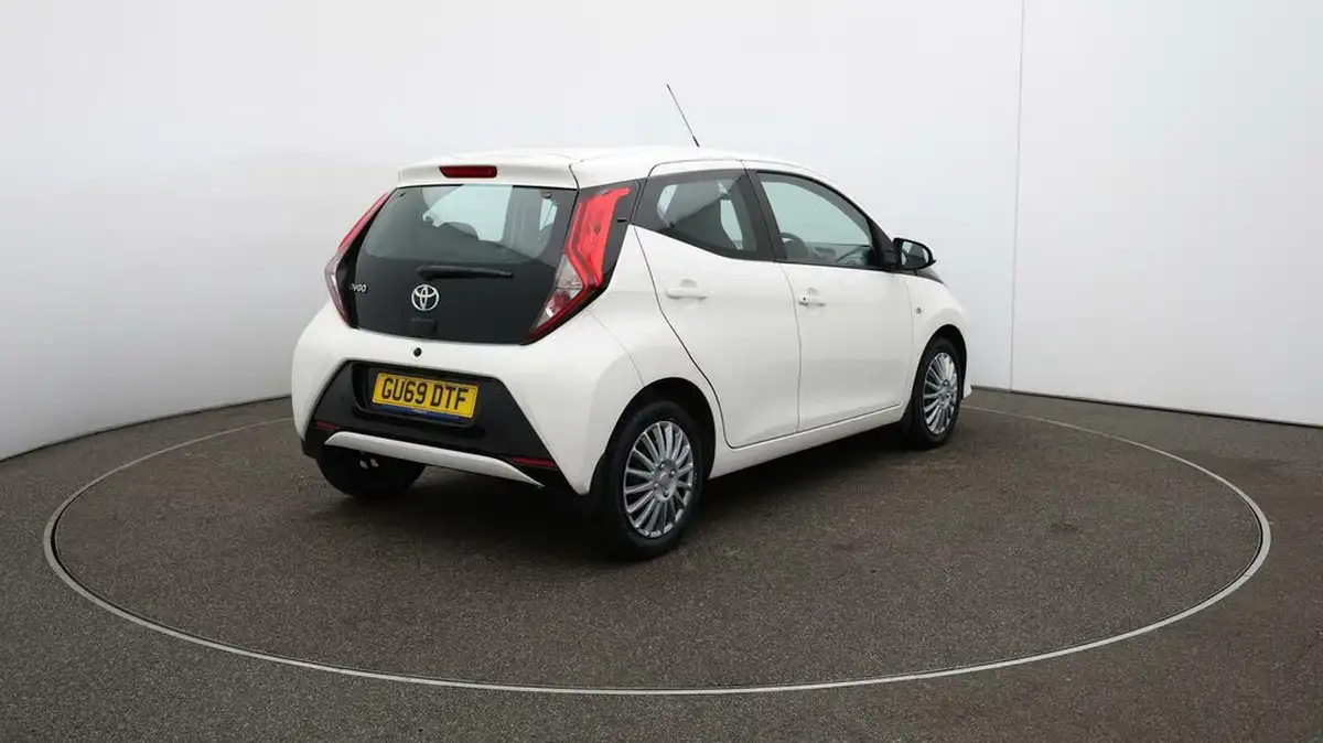 2019-toyota-aygo-10-vvt-i-x-play-big-45