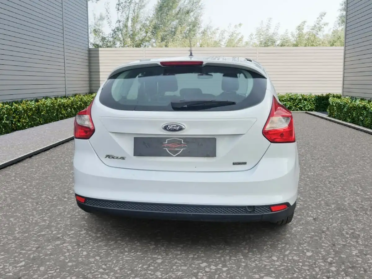 2013-ford-focus-16tdci-zetec-115ps-hatchback-big-5
