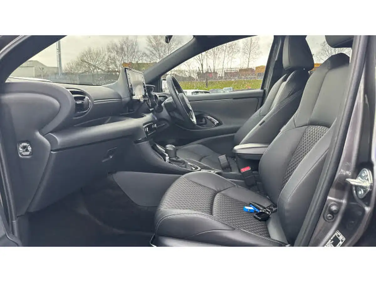 2022-toyota-yaris-15-vvt-i-dynamic-big-9