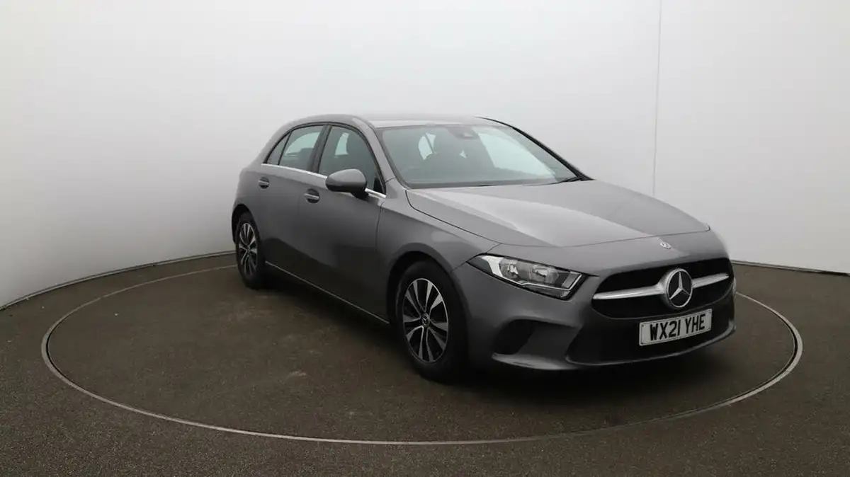 2021-mercedes-benz-a-class-15d-a180d-se-7g-dct-big-34