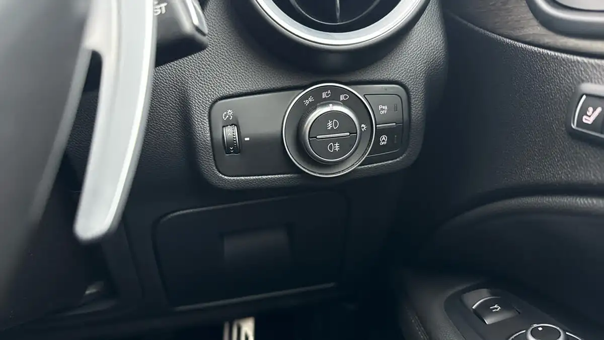 2017-alfa-romeo-stelvio-22td-milano-big-28
