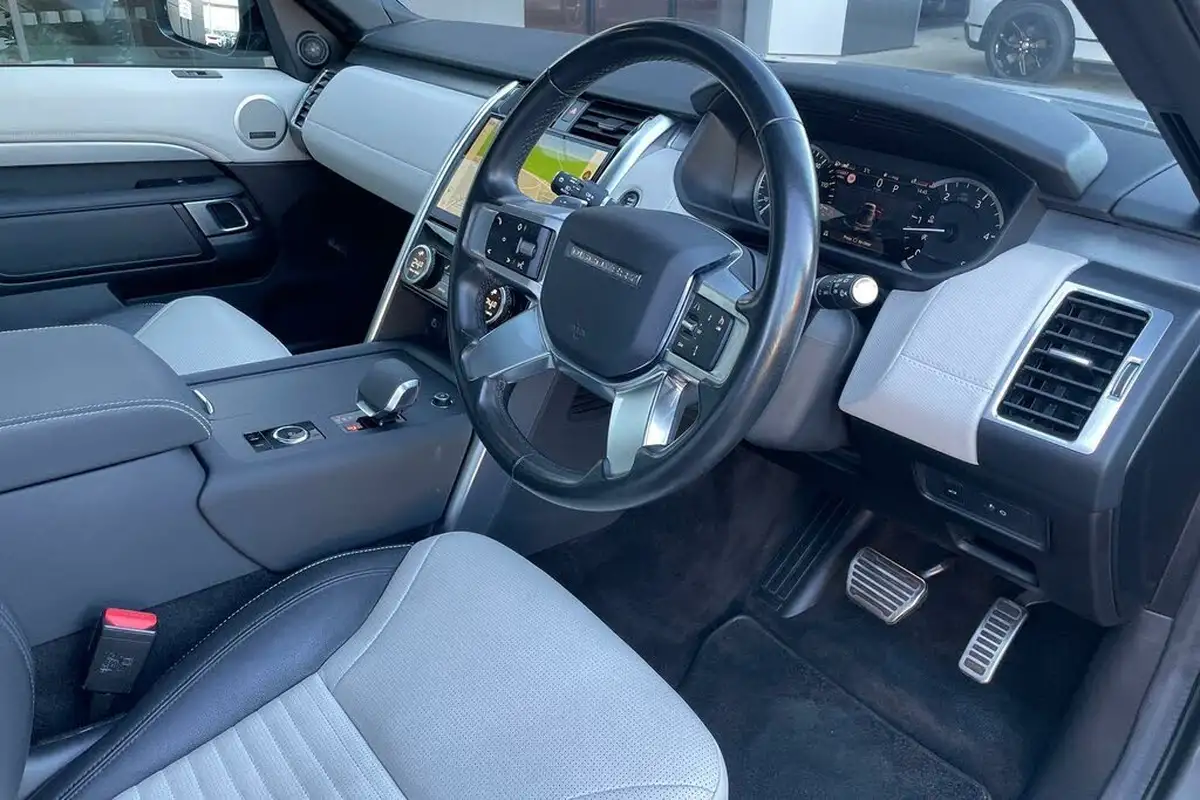 2022-land-rover-discovery-30-d300-r-dynamic-se-big-16
