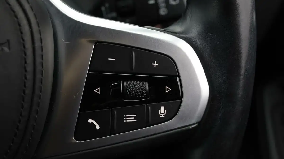 2021-bmw-1-series-20td-118d-m-sport-lcp-big-21