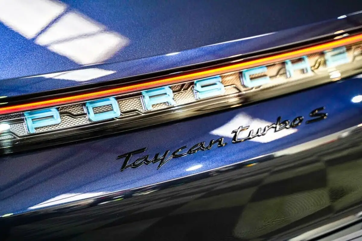 2023-porsche-taycan-e-turbo-s-cross-turismo-big-29