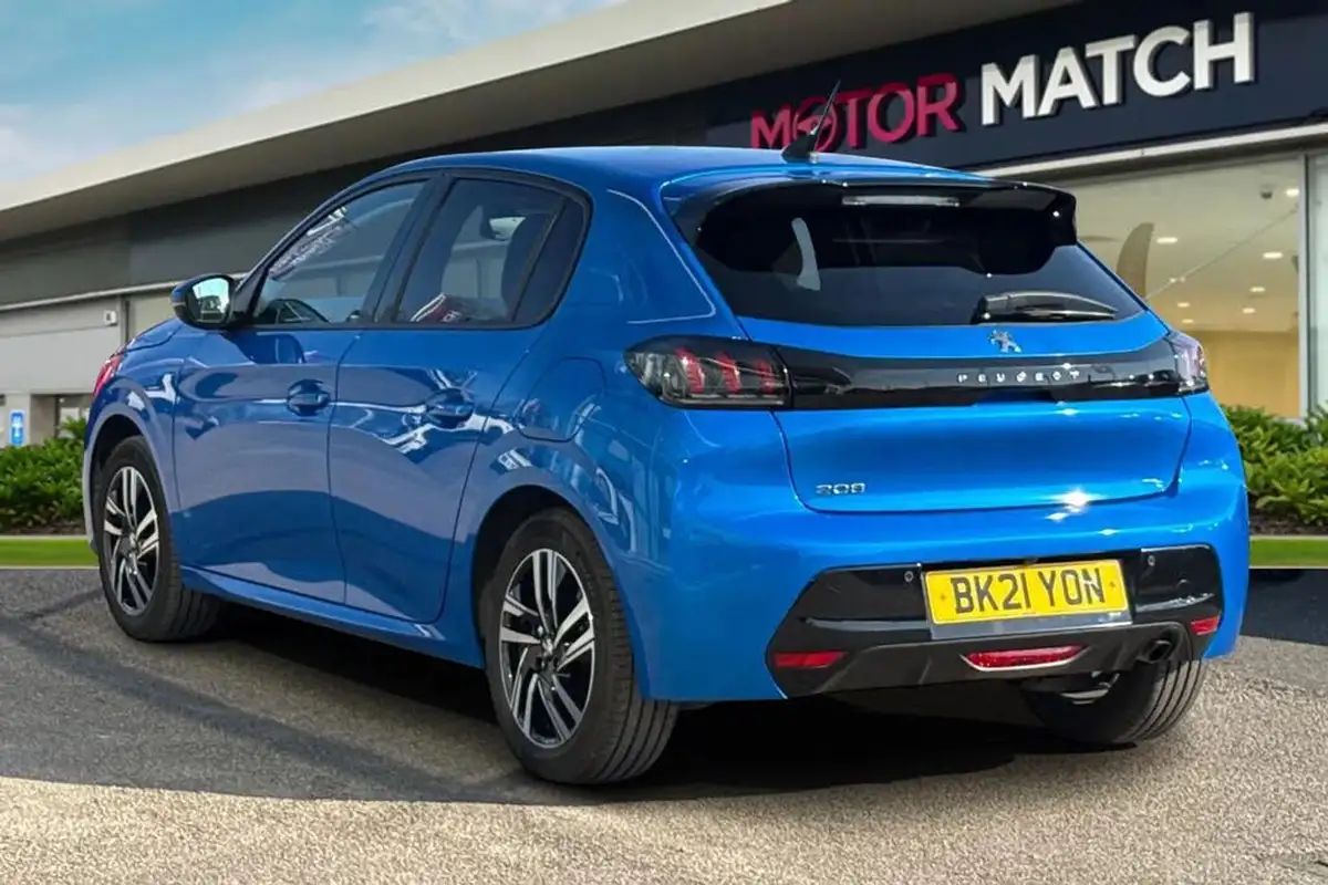 2021-peugeot-208-12-puretech-allure-premium-100bhp-eat8-big-1