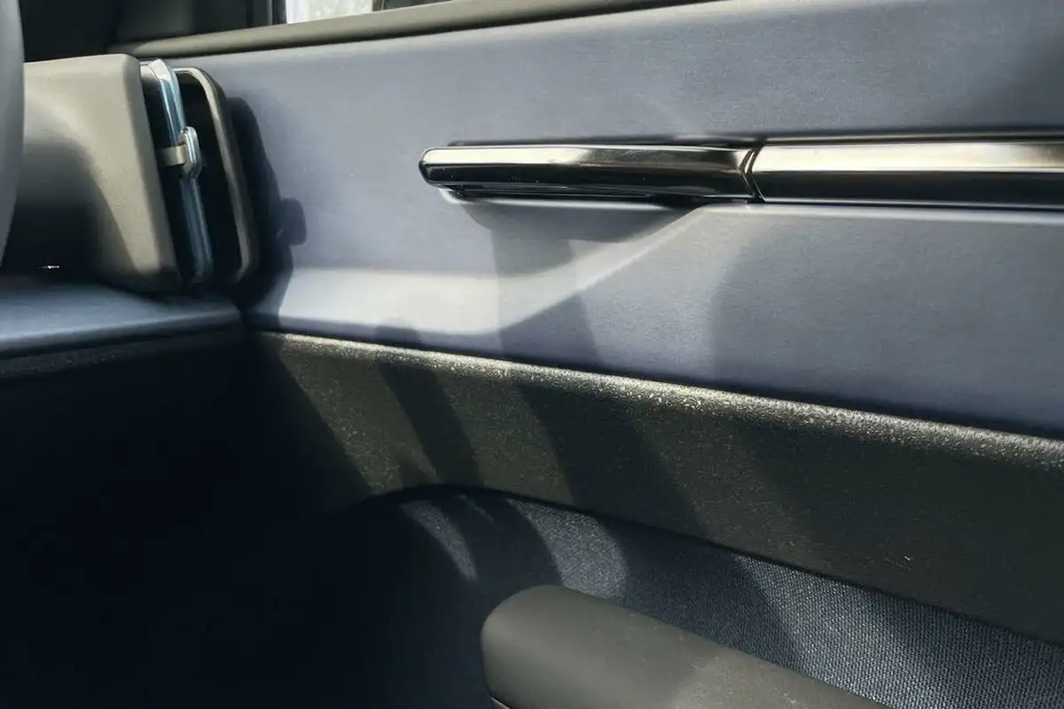 2024-volvo-ex30-e-single-motor-ultra-big-40