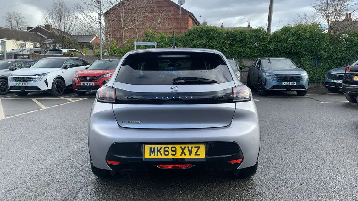 2020-peugeot-208-e-allure-big-8