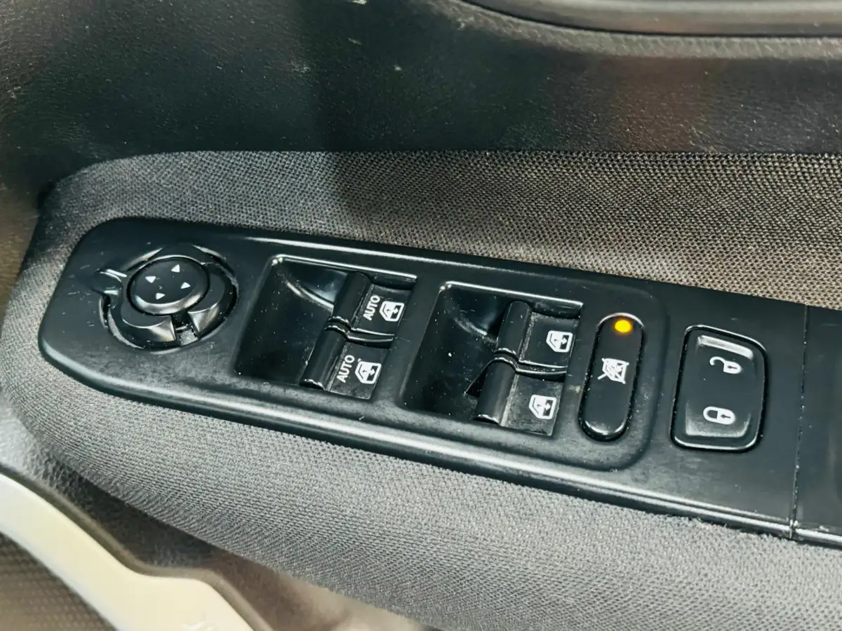 2015-jeep-renegade-14-multiair-ii-longitude-ddct-big-22