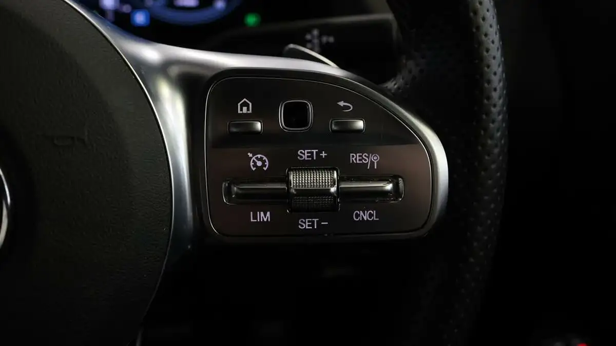 2022-mercedes-benz-eqa-e-eqa-250-amg-line-big-16