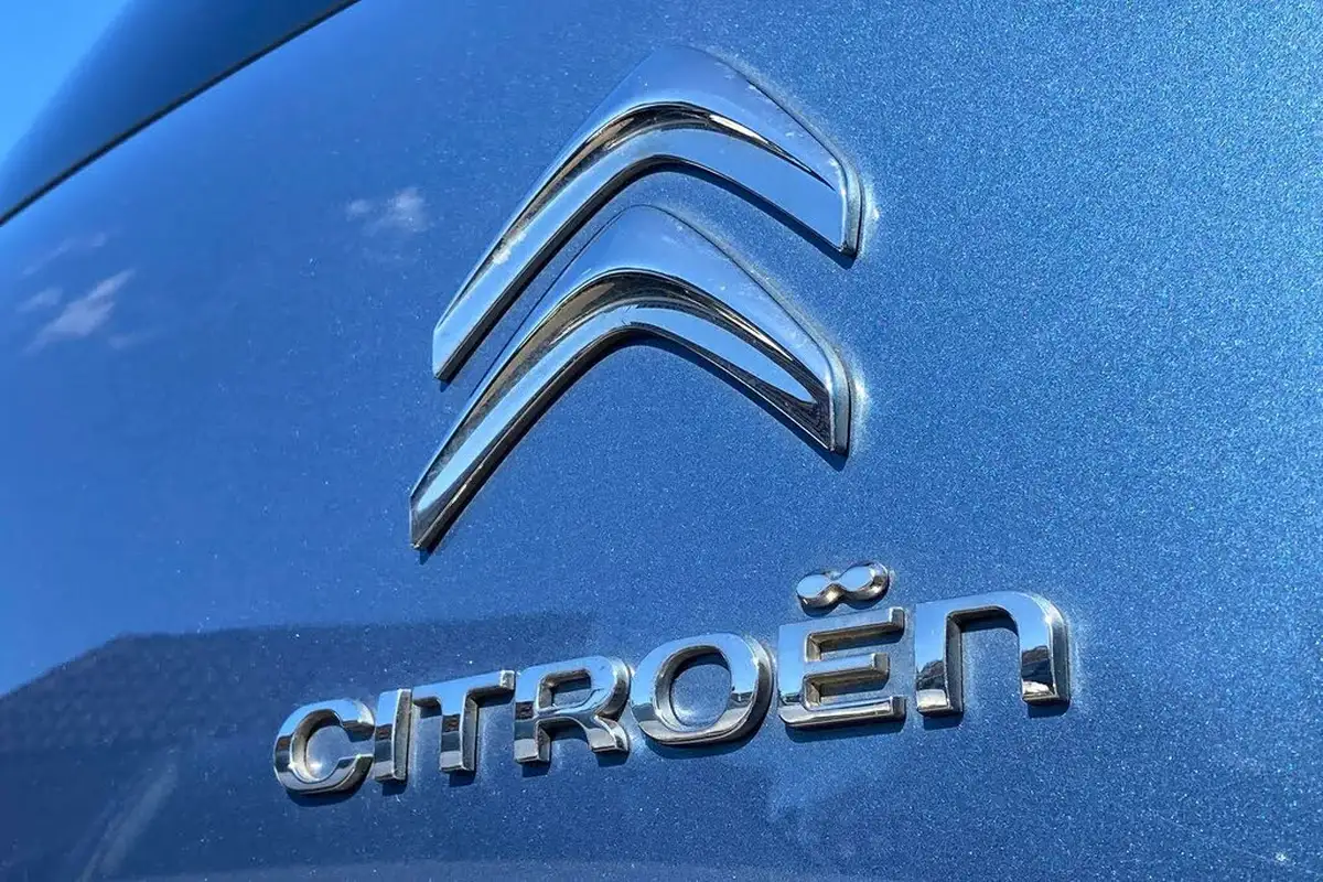 2016-citroen-grand-c4-picasso-16bluehdi-exclusive-big-30