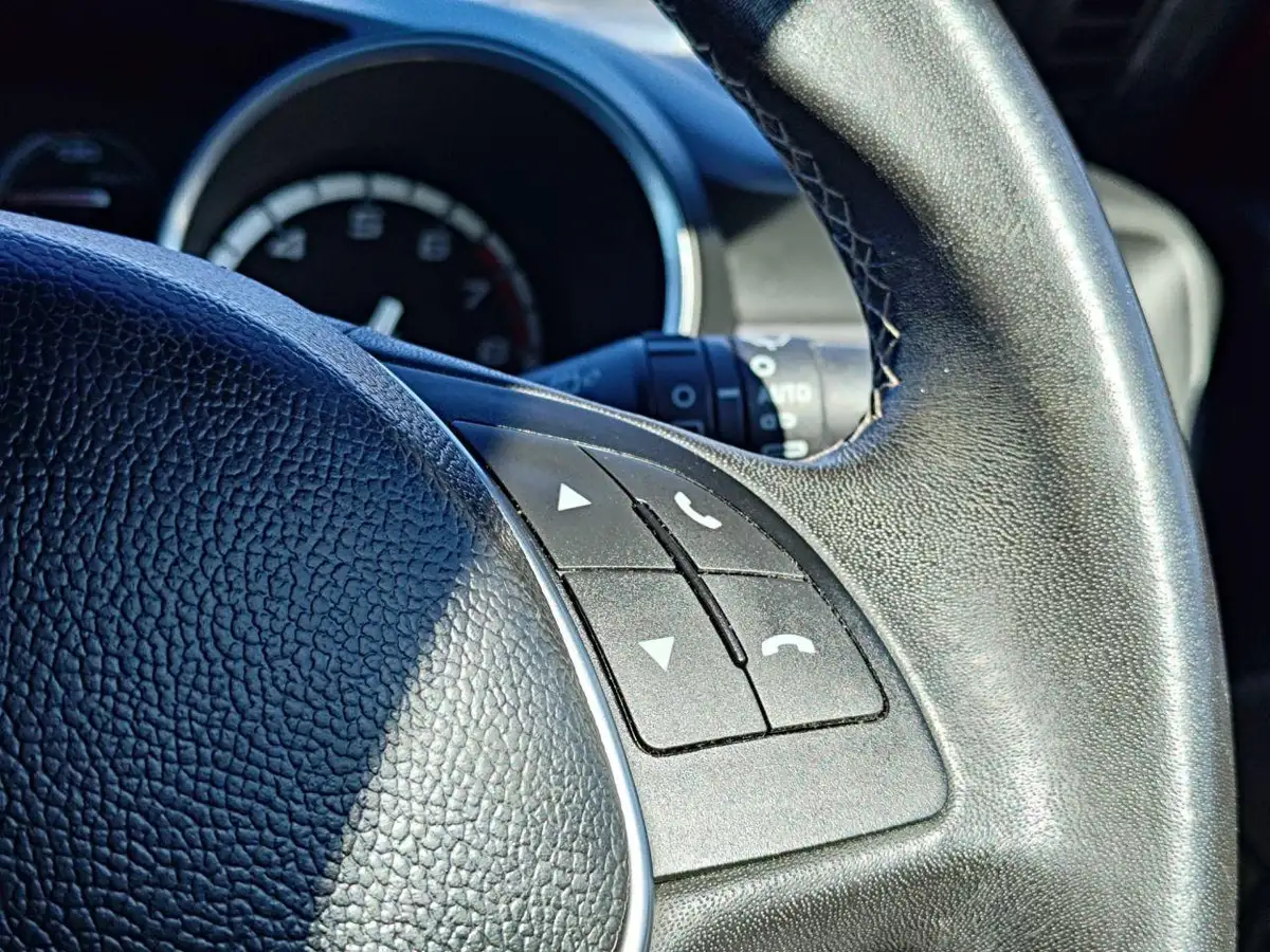 2014-alfa-romeo-giulietta-14-sportiva-nav-big-11