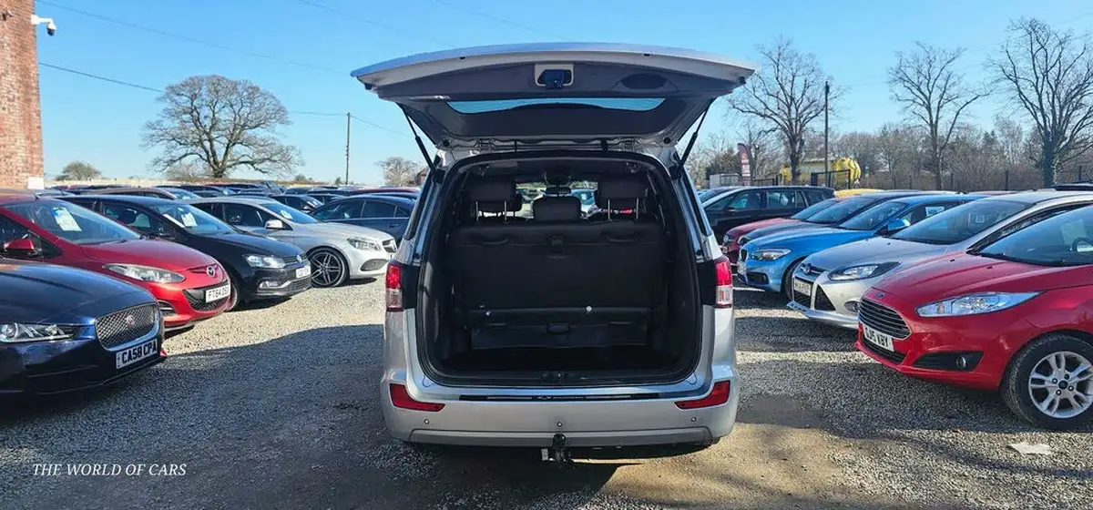 2016-kgm-ssangyong-turismo-22td-ex-auto-big-9