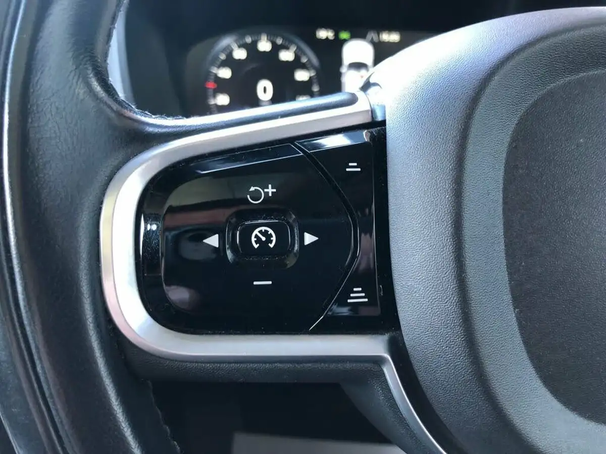 2018-volvo-xc90-20td-d5-momentum-pro-awd-big-39