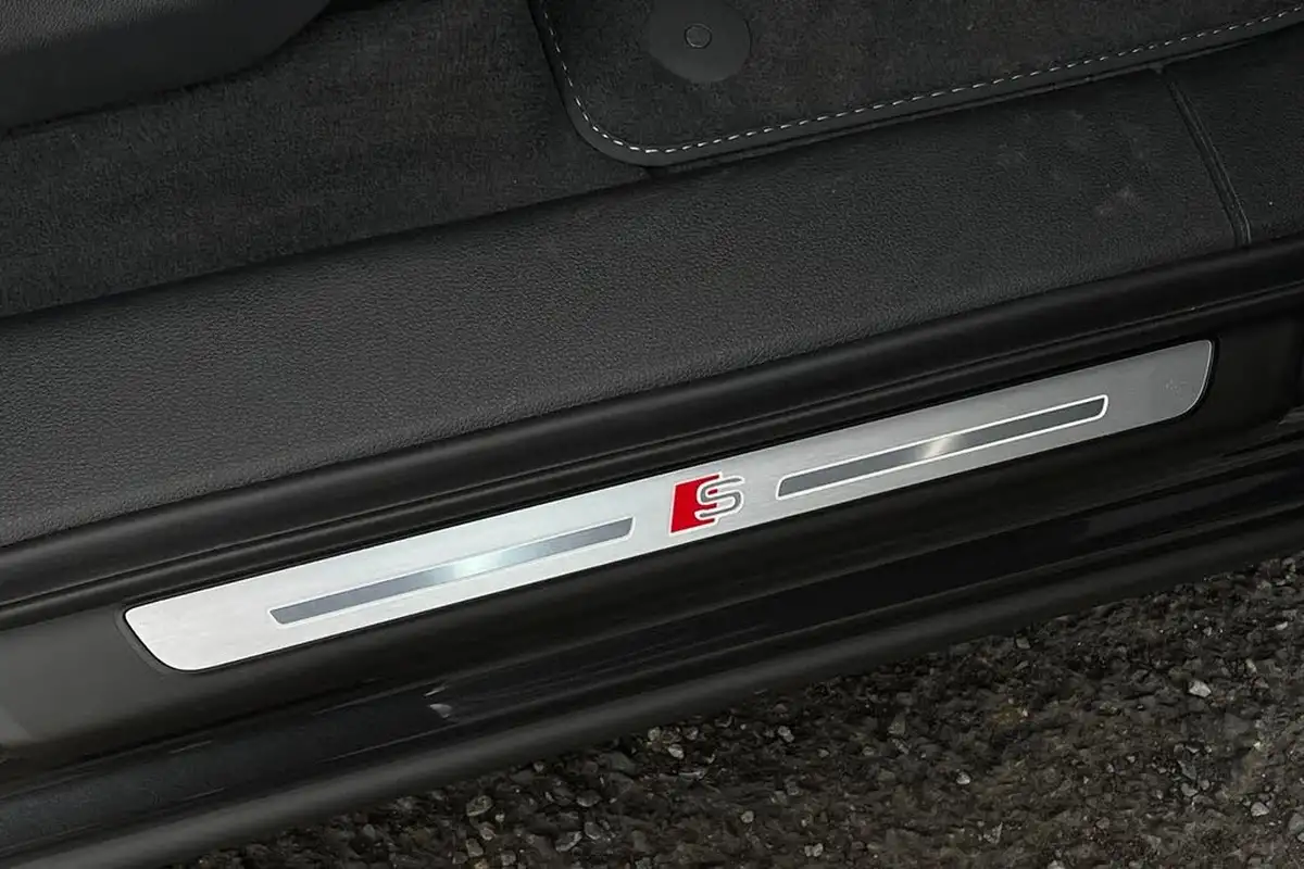 2025-audi-sq7-40-tfsi-black-edition-big-41