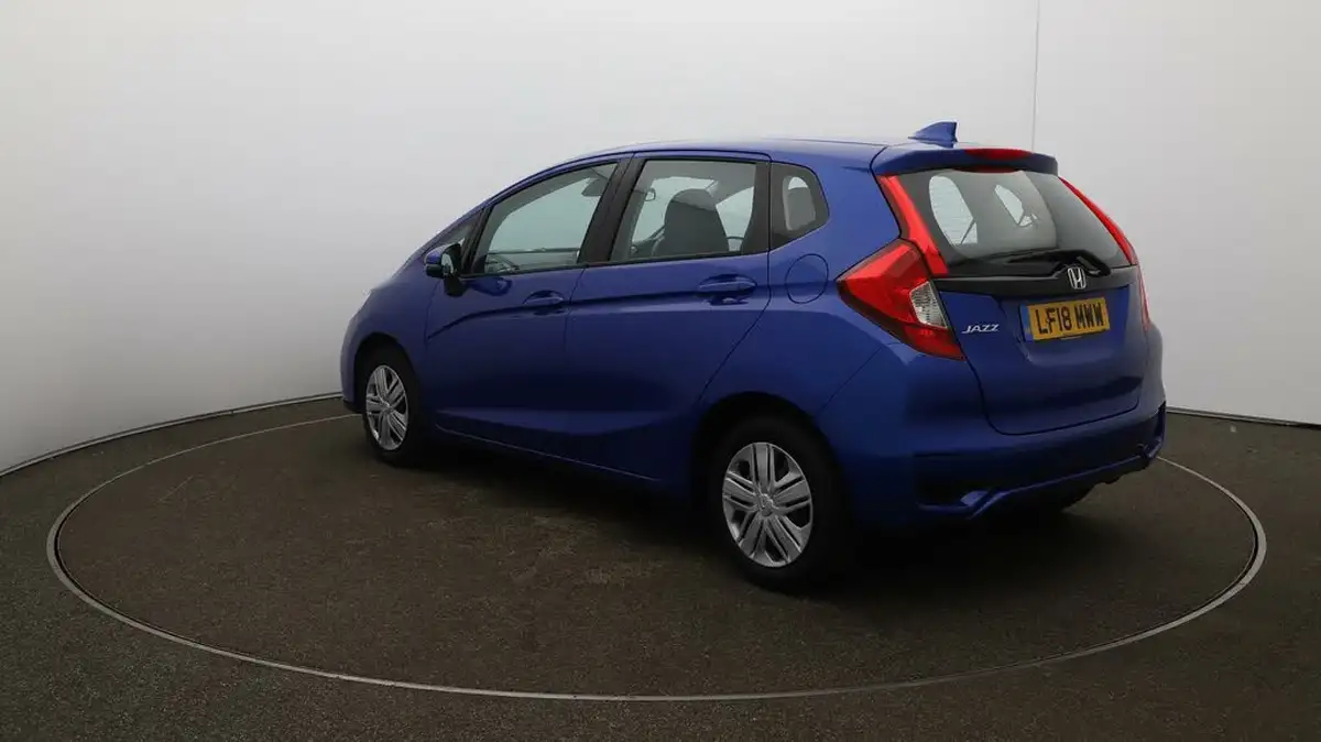 2018-honda-jazz-13-i-vtec-s-big-52