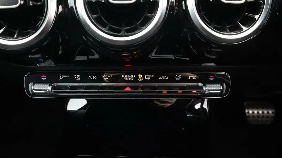 2020-mercedes-benz-cla-13-cla-200-amg-line-coupe-4d-7g-dct-big-12