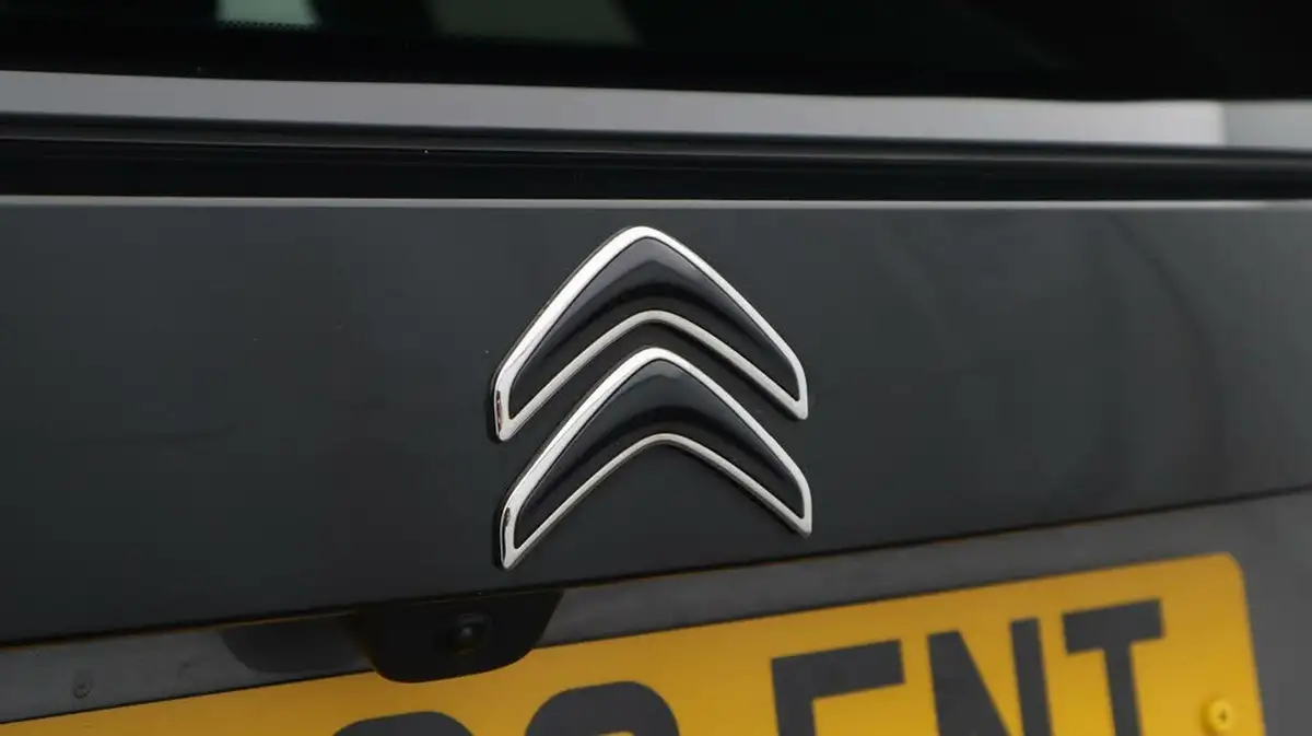 2023-citroen-c4-12-puretech-c-series-edition-eat8-big-21